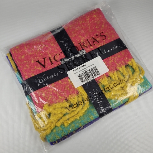 NWT Victoria's Secret Winter Angel Collection Rainbow ColorBlick Scarf Soft - Picture 6 of 8